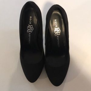 Rock & Republic Black suede pump